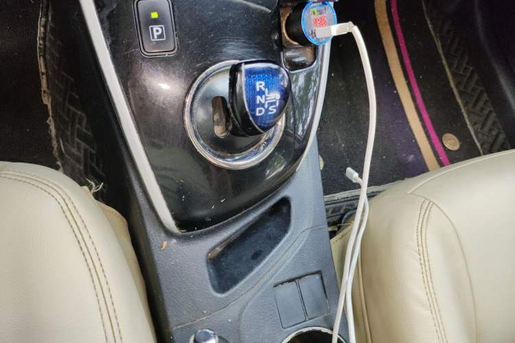 Used Toyota Corolla 2017 Revised Dual-Motor 1.8L E-CVT Pioneer Edition Gear Lever