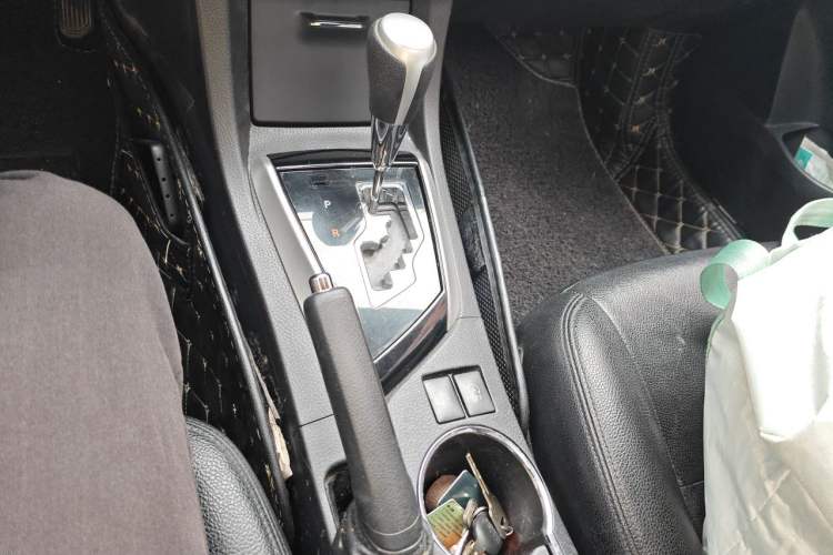 Used Toyota Corolla 2017 Revised Version 1.2T S-CVT GL-i Gear Lever