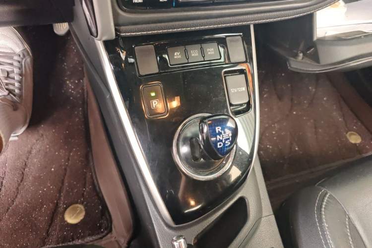 Used Toyota Corolla 2017 Revised Dual-Engine 1.8L E-CVT Elite Edition Gear Lever