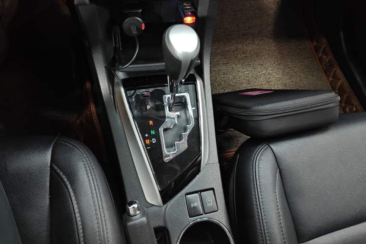 Used Toyota Corolla 2017 Revised Version 1.2T S-CVT GL-i Gear Lever
