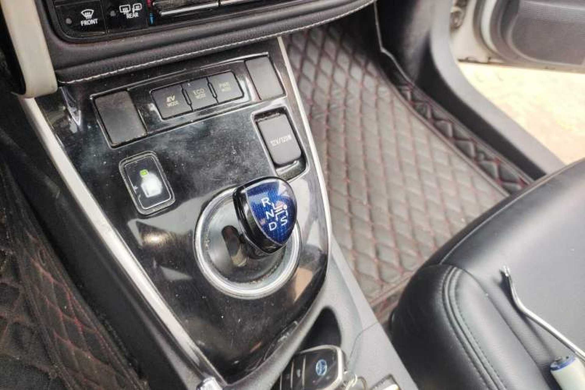 Used Toyota Corolla 2017 Revised Dual-Engine 1.8L E-CVT Leading Edition Gear Lever