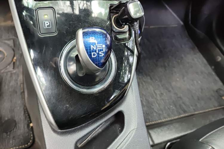 Used Toyota Corolla 2017 Revised Dual-Engine 1.8L E-CVT Elite Edition Gear Lever