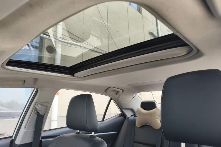 Used Toyota Corolla 2017 Revised Dual-Engine 1.8L E-CVT Elite Edition Headliner