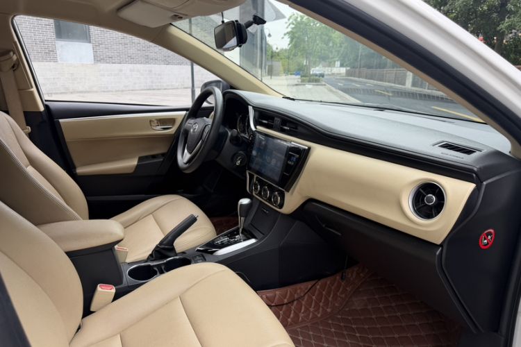 Used Toyota Corolla 2017 Revised Version 1.2T S-CVT GL Interior 1