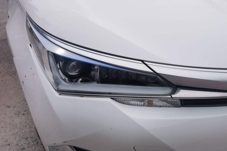 Used Toyota Corolla 2017 Revised Dual-Engine 1.8L E-CVT Leading Edition Interior 1