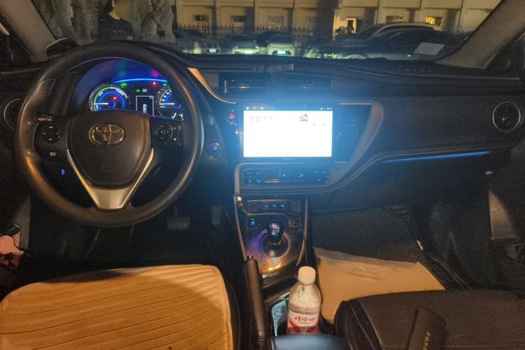 Used Toyota Corolla 2017 Revised Dual-Engine 1.8L E-CVT Leading Edition Interior 2
