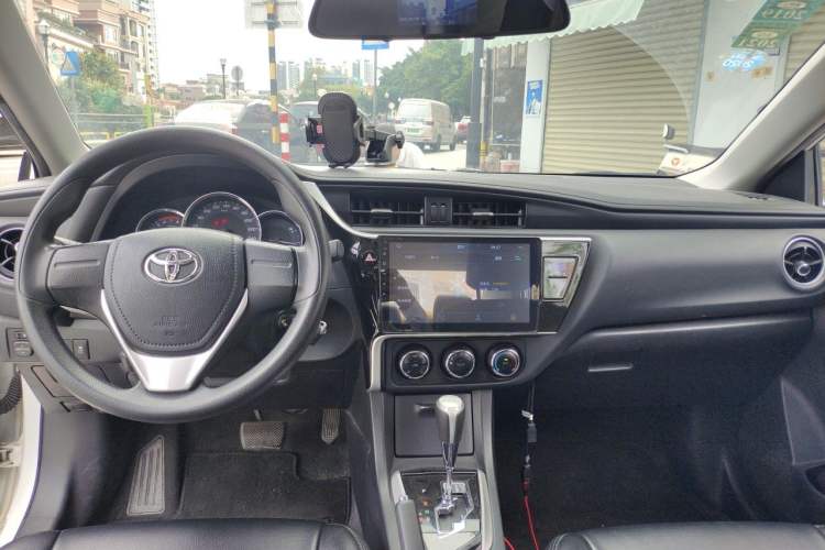 Used Toyota Corolla 2017 Revised Version 1.2T S-CVT GL Interior 2