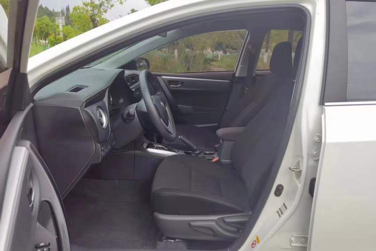Used Toyota Corolla 2017 Revised Version 1.2T S-CVT GL Interior 2