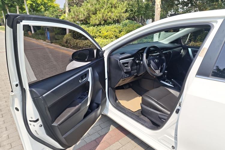 Used Toyota Corolla 2017 1.6L CVT GL Interior 2