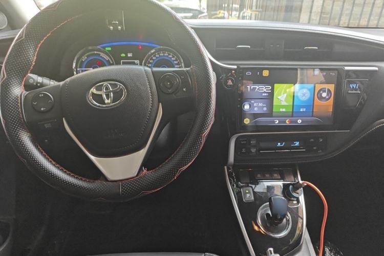 Used Toyota Corolla 2017 Revised Dual-Engine 1.8L E-CVT Leading Edition Interior 2