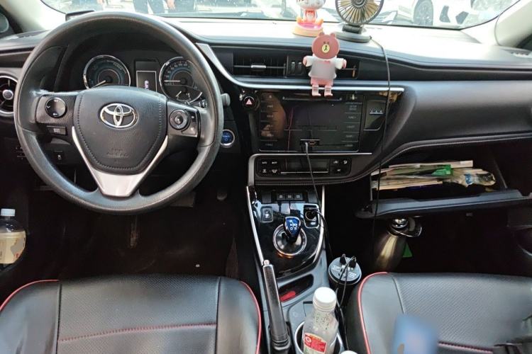Used Toyota Corolla 2017 Revised Dual-Engine 1.8L E-CVT Leading Edition Interior 2