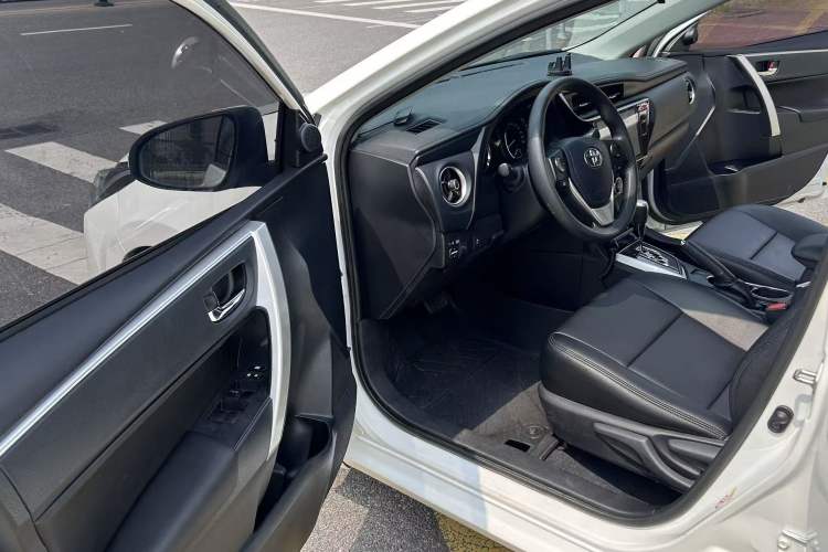 Used Toyota Corolla 2017 Revised Version 1.2T S-CVT GL-i Interior 2