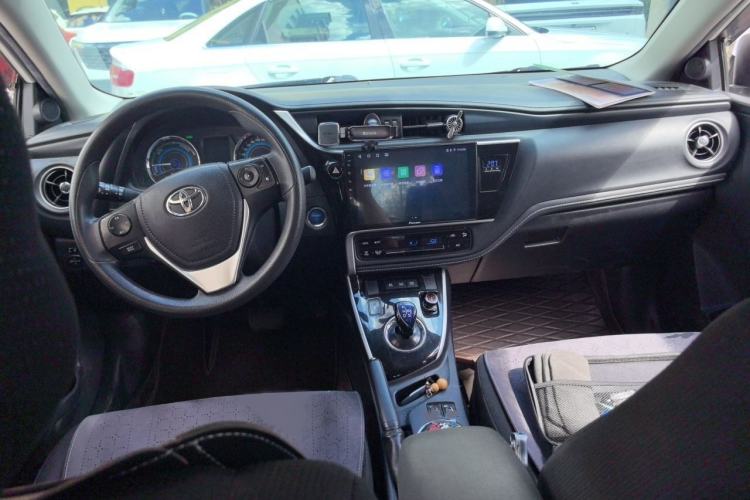Used Toyota Corolla 2017 Revised Dual-Engine 1.8L E-CVT Leading Edition Interior 2