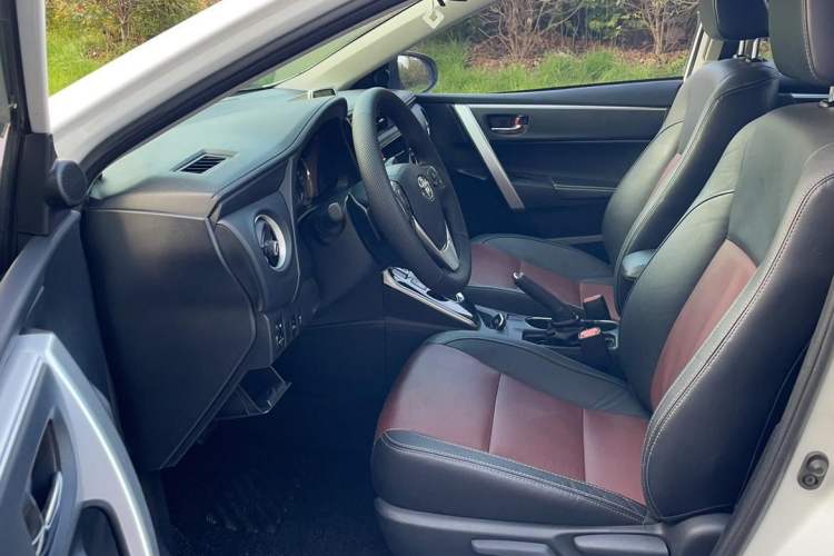Used Toyota Corolla 2017 Revised Dual-Engine 1.8L E-CVT Elite Edition Interior 2