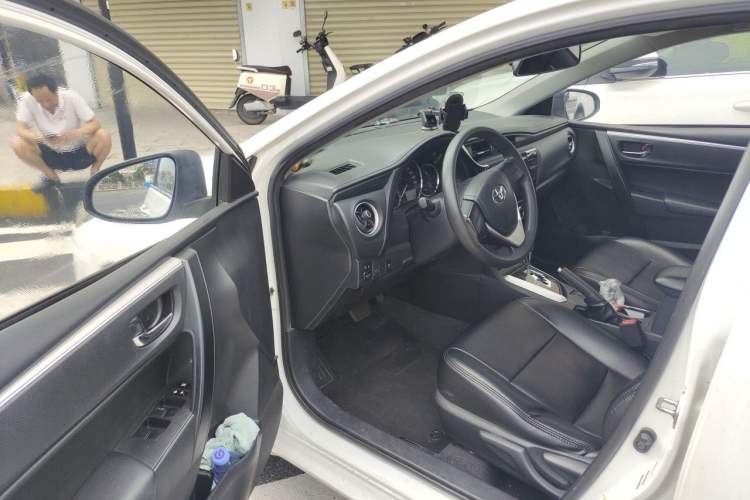 Used Toyota Corolla 2017 Revised Version 1.2T S-CVT GL Interior 3