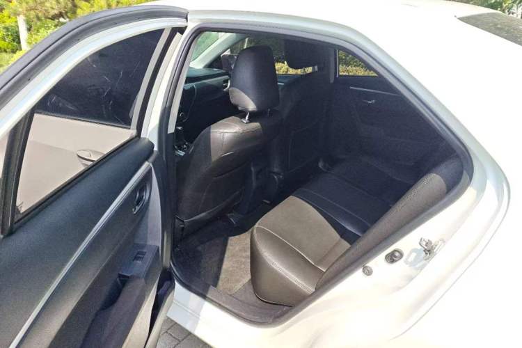 Used Toyota Corolla 2017 1.6L CVT GL Interior 3