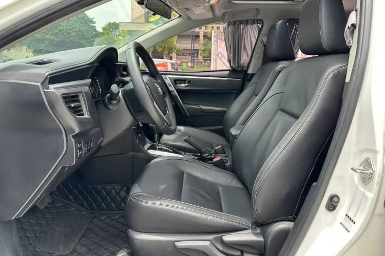 Used Toyota Corolla 2017 1.2T CVT GL-i Leather Edition Interior 3