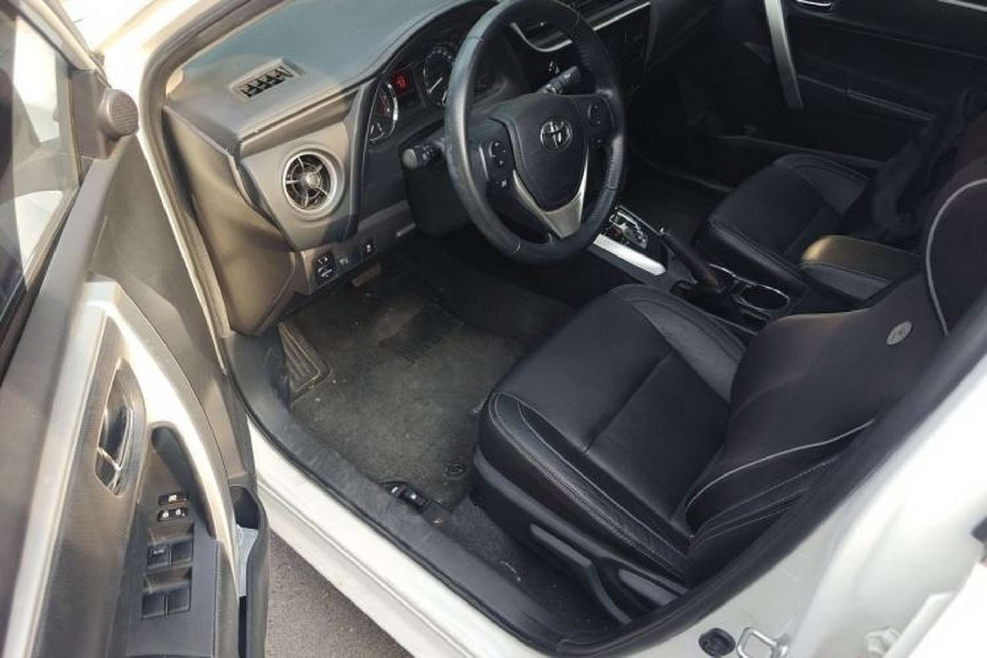 Used Toyota Corolla 2017 Revised Version 1.2T S-CVT GL-i Leather Edition Interior 3