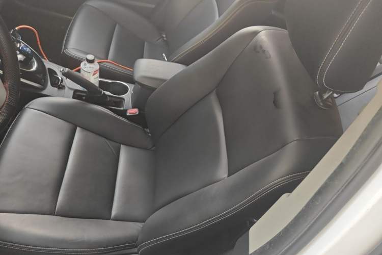 Used Toyota Corolla 2017 Revised Dual-Engine 1.8L E-CVT Leading Edition Interior 3