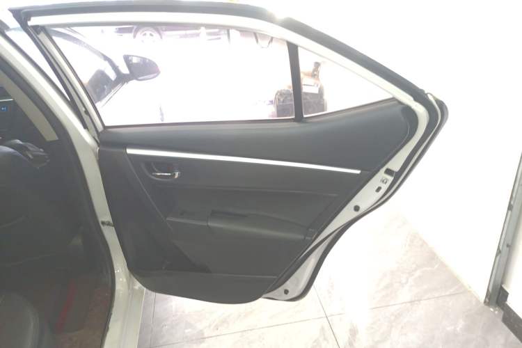 Used Toyota Corolla 2017 Revised Version 1.2T S-CVT GL Interior 3