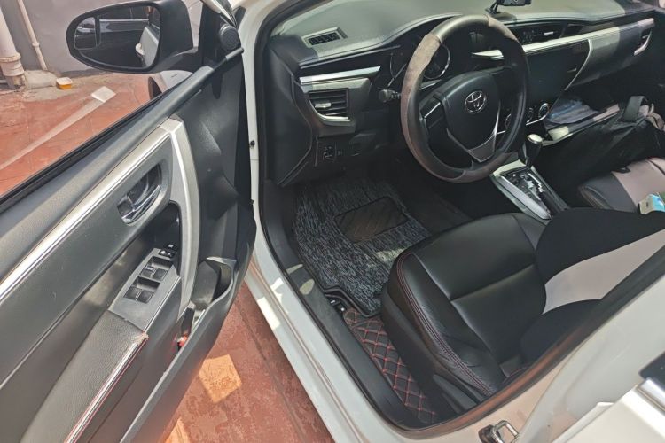 Used Toyota Corolla 2017 1.6L CVT GL Interior 3