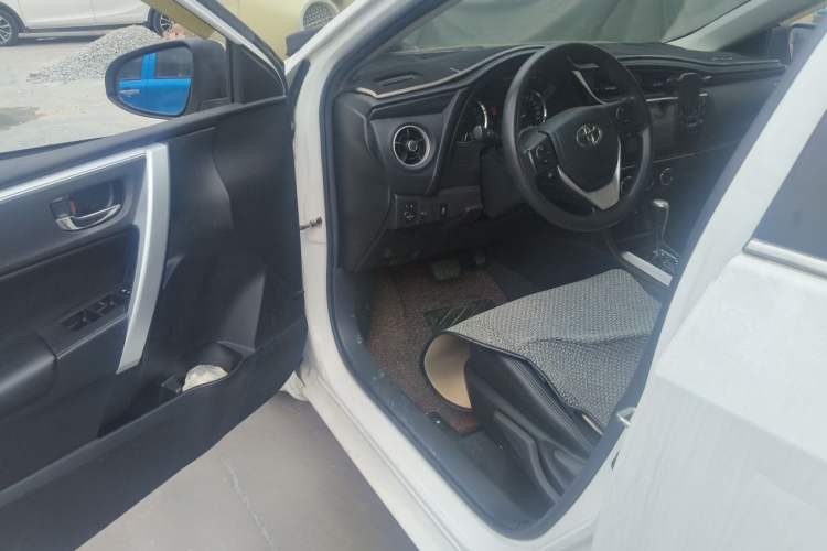 Used Toyota Corolla 2017 Revised Version 1.2T S-CVT GL-i Interior 3