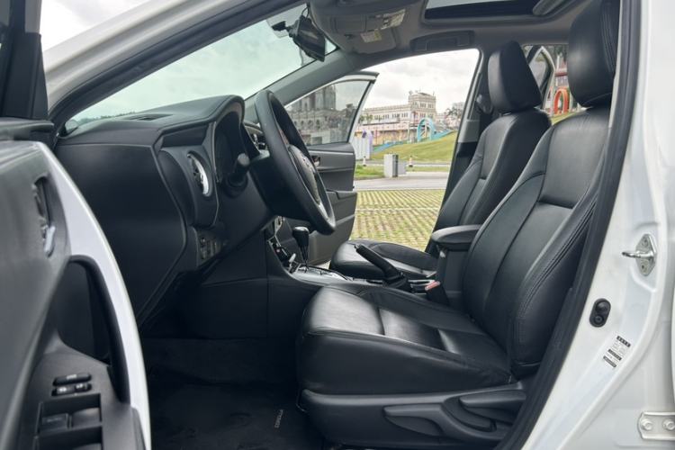 Used Toyota Corolla 2017 Revised Version 1.2T S-CVT GL-i Interior 4