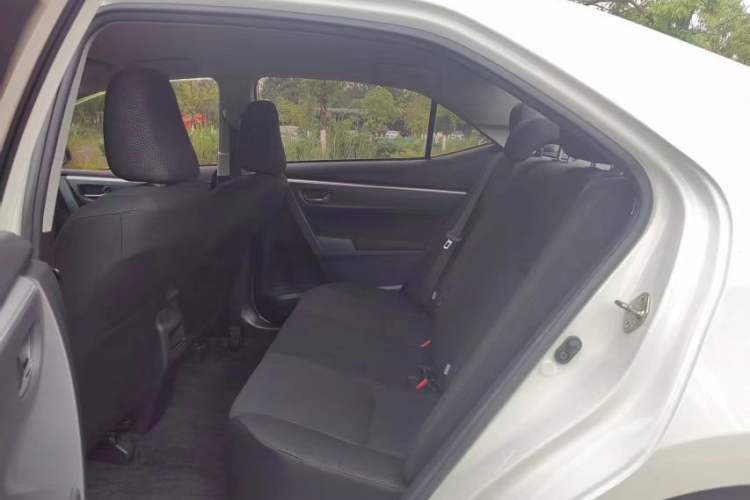 Used Toyota Corolla 2017 Revised Version 1.2T S-CVT GL Interior 4