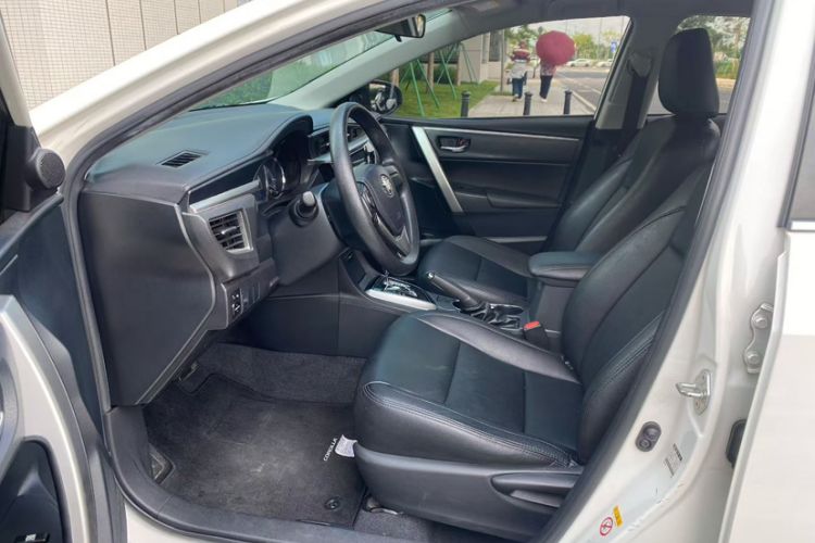 Used Toyota Corolla 2017 1.6L CVT GL Interior 4