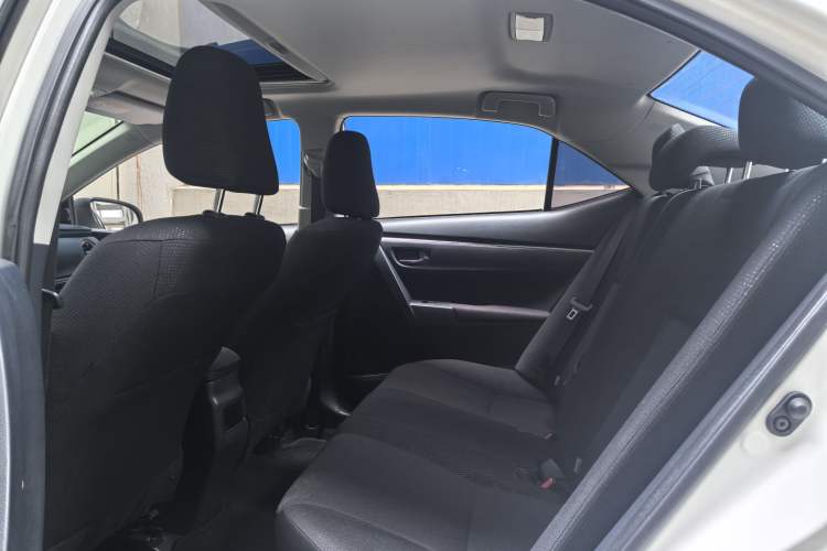 Used Toyota Corolla 2017 Revised Dual-Engine 1.8L E-CVT Leading Edition Interior 4