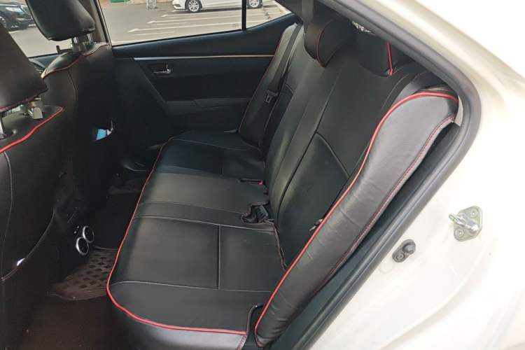 Used Toyota Corolla 2017 Revised Dual-Engine 1.8L E-CVT Leading Edition Interior 4