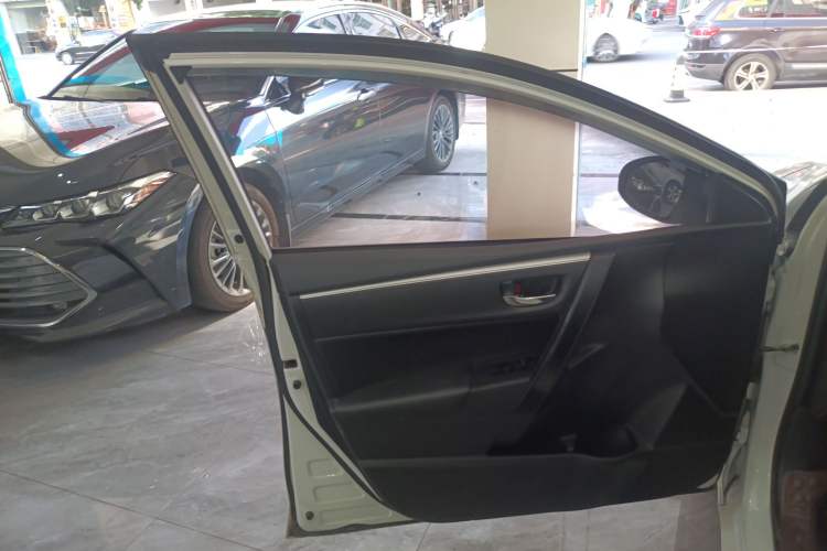 Used Toyota Corolla 2017 Revised Version 1.2T S-CVT GL Interior 4