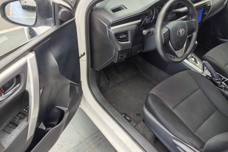 Used Toyota Corolla 2017 1.6L CVT GL Interior 5
