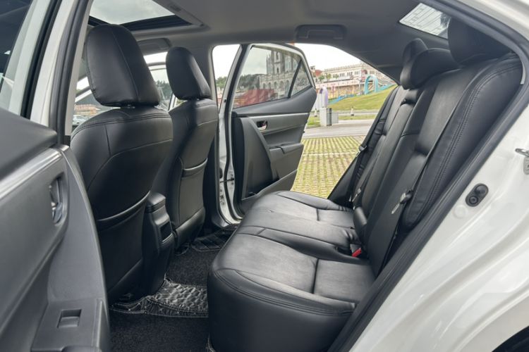 Used Toyota Corolla 2017 Revised Version 1.2T S-CVT GL-i Interior 5