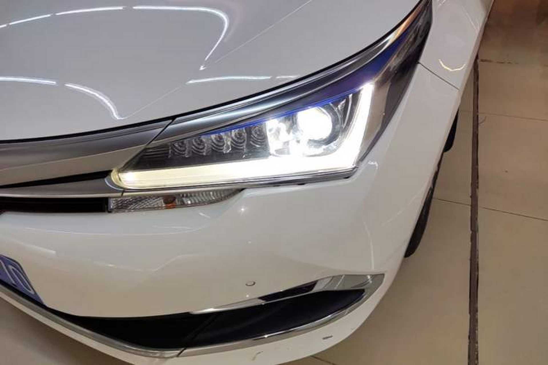 Used Toyota Corolla 2017 Revised Dual-Engine 1.8L E-CVT Elite Edition Left Front Headlight
