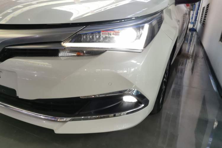 Used Toyota Corolla 2017 Revised Dual-Engine 1.8L E-CVT Elite Edition Left Front Headlight