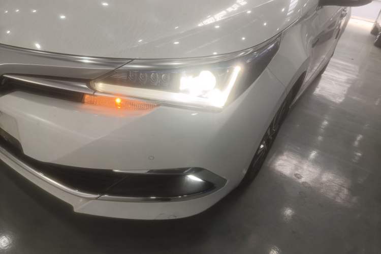 Used Toyota Corolla 2017 Revised Dual-Engine 1.8L E-CVT Elite Edition Left Front Headlight