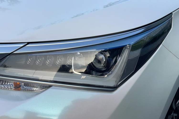 Used Toyota Corolla 2017 Revised Dual-Engine 1.8L E-CVT Elite Edition Left Front Headlight
