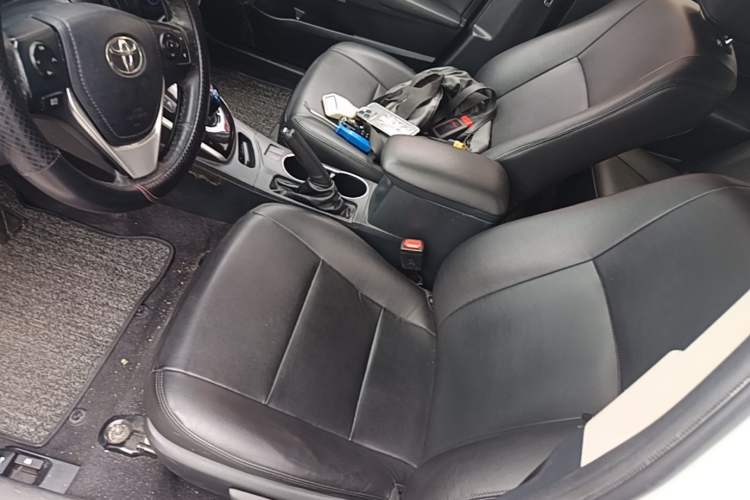 Used Toyota Corolla 2017 Revised Dual-Engine 1.8L E-CVT Leading Edition Left Front Seat