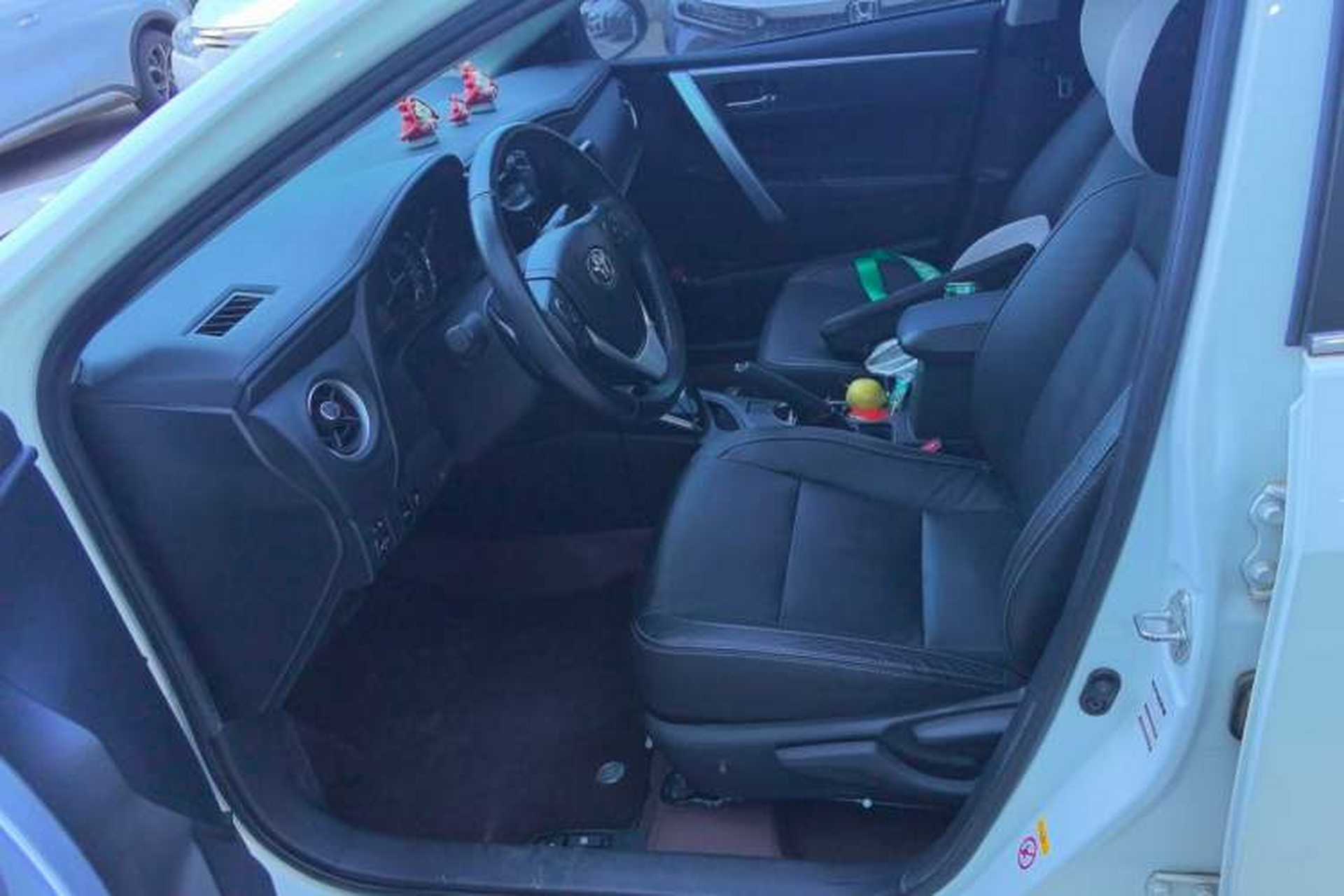 Used Toyota Corolla 2017 Revised Dual-Engine 1.8L E-CVT Elite Edition Left Front Seat