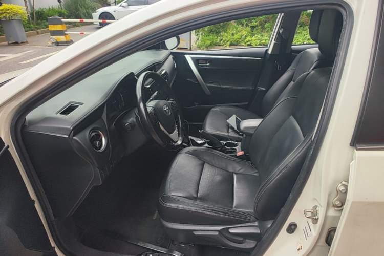 Used Toyota Corolla 2017 Revised Dual-Engine 1.8L E-CVT Luxury Edition Left Front Seat