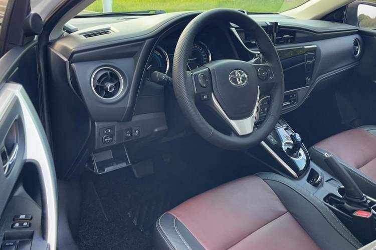 Used Toyota Corolla 2017 Revised Dual-Engine 1.8L E-CVT Elite Edition Left Front Seat