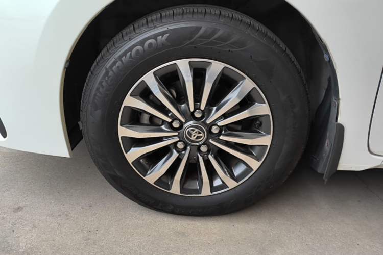 Used Toyota Corolla 2017 Revised Version 1.2T S-CVT GL Left Front Wheel Hub