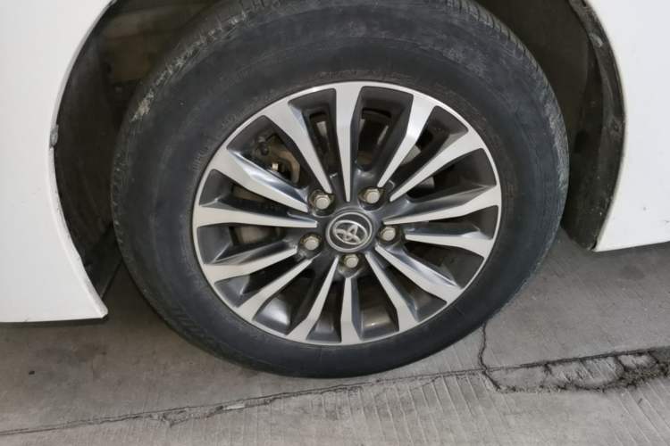 Used Toyota Corolla 2017 Revised Version 1.2T S-CVT GL-i Left Front Wheel Hub
