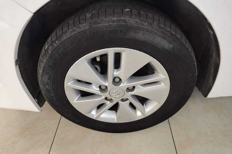 Used Toyota Corolla 2017 1.6L CVT GL Left Front Wheel Hub