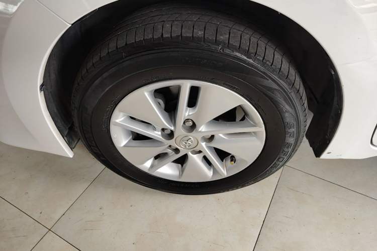 Used Toyota Corolla 2017 1.6L CVT GL Left Front Wheel Hub