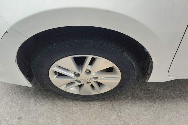 Used Toyota Corolla 2017 1.6L CVT GL Left Front Wheel Hub