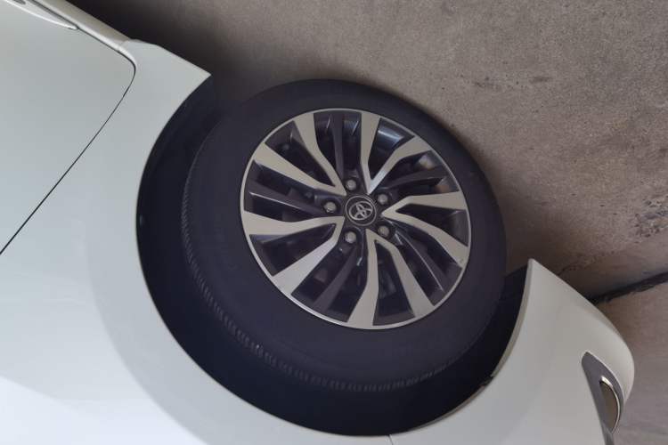 Used Toyota Corolla 2017 Revised Dual-Engine 1.8L E-CVT Elite Edition Left Front Wheel Hub