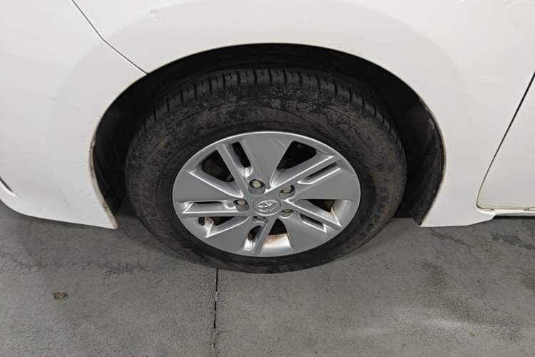 Used Toyota Corolla 2017 1.6L CVT GL Left Front Wheel Hub