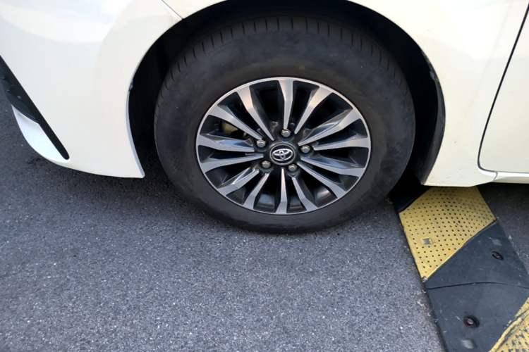 Used Toyota Corolla 2017 Revised Version 1.2T S-CVT GL-i Left Front Wheel Hub